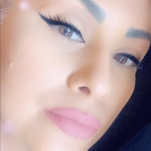 Meet your Posher, Crystal